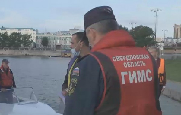 Сотрудники ГИМС проверили перевозчиков, катающих людей на лодках и катерах Сотрудники ГИМС проверили перевозчиков, катающих людей на лодках и катерах