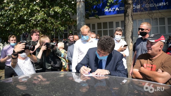 «Если это так, головы поотрываем». Мэр Высокинский весь день собирал на Уралмаше претензии к главе района «Если это так, головы поотрываем». Мэр Высокинский весь день собирал на Уралмаше претензии к главе района