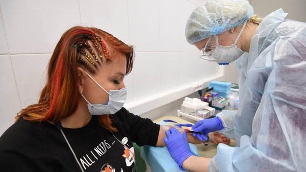 Россия первой в мире одобрит вакцину от COVID-19. В ее безопасности есть сомнения Россия первой в мире одобрит вакцину от COVID-19. В ее безопасности есть сомнения