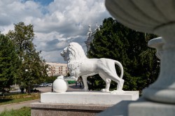 Сквер у Оперного театра становится местом притяжения горожан
