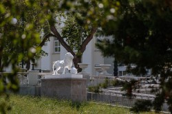 Сквер у Оперного театра становится местом притяжения горожан