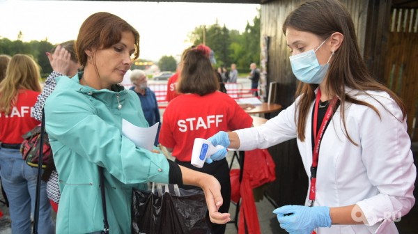 В Екатеринбурге открылся Венский фестиваль. Фоторепортаж с первого культурного массового мероприятия