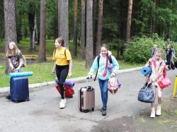 Летняя оздоровительная кампания: в Екатеринбурге стартовали заезды в загородные лагеря Летняя оздоровительная кампания: в Екатеринбурге стартовали заезды в загородные лагеря