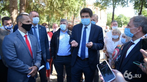 «Если это так, головы поотрываем». Мэр Высокинский весь день собирал на Уралмаше претензии к главе района «Если это так, головы поотрываем». Мэр Высокинский весь день собирал на Уралмаше претензии к главе района