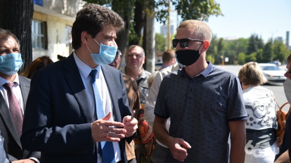 «Если это так, головы поотрываем». Мэр Высокинский весь день собирал на Уралмаше претензии к главе района «Если это так, головы поотрываем». Мэр Высокинский весь день собирал на Уралмаше претензии к главе района