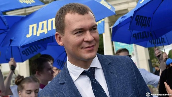 Что он делает? Заявления Михаила Дегтярева в протестном Хабаровске, которые всех злят