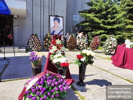 В Екатеринбурге простились с депутатом Еленой Дерягиной