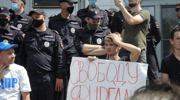 Сторонники арестованного Сергея Фургала неделю митингуют в Хабаровске. Хроника многотысячных акций