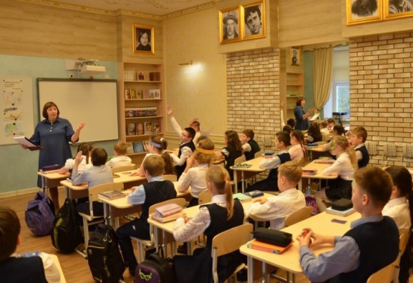 Поручение Владимира Путина: с 1 сентября классные руководители будут получать допвыплаты