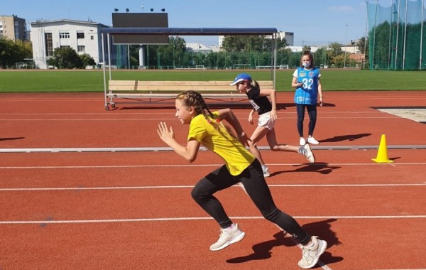 Комплекс ГТО: более трехсот школьников прошли испытания на силу и выносливость Комплекс ГТО: более трехсот школьников прошли испытания на силу и выносливость