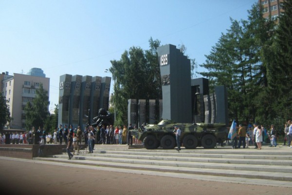 Десантники отмечают 90-летие ВДВ