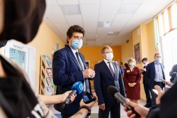 Александр Высокинский открыл обновлённую школу в Орджоникидзевском районе