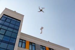 Александр Высокинский открыл уникальную школу в микрорайоне Солнечный