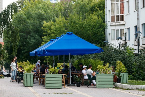 Алексей Орлов снял ограничения на работу общепита, домов отдыха, детских садов