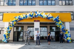 Александр Высокинский открыл уникальную школу в микрорайоне Солнечный