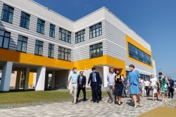 Александр Высокинский открыл уникальную школу в микрорайоне Солнечный