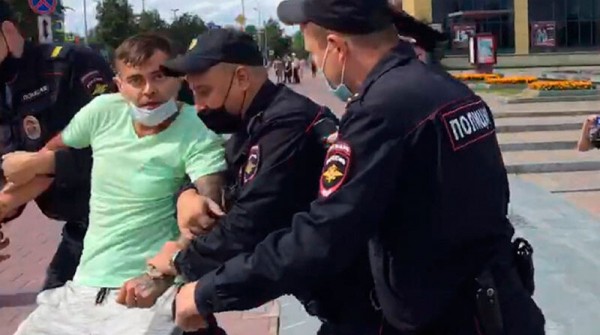 Суд арестовал участника акции в поддержку Хабаровска