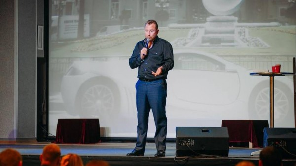 Зарабатывают в десятки раз больше мужей. Список самых богатых жен свердловских депутатов