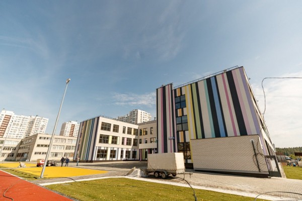 Городские власти построят и отремонтируют десятки школ