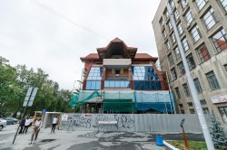 Александр Высокинский проконтролировал капитальный ремонт Театра кукол