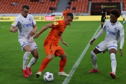 Хоккей, футбол: «Автомобилист» и «Урал» провели свои первые матчи