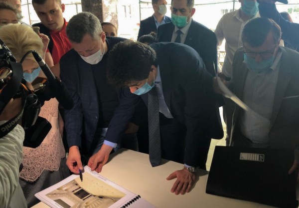 Александр Высокинский проконтролировал капитальный ремонт Театра кукол