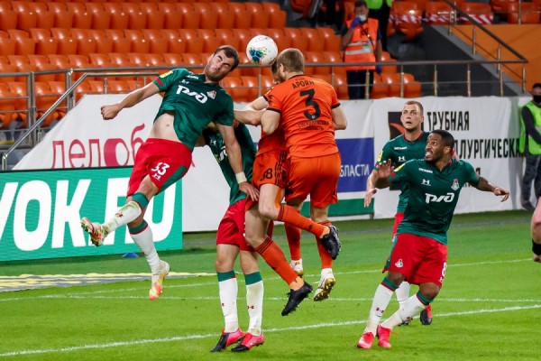 Футбол: «Урал» даст бой «Локомотиву» Футбол: «Урал» даст бой «Локомотиву»