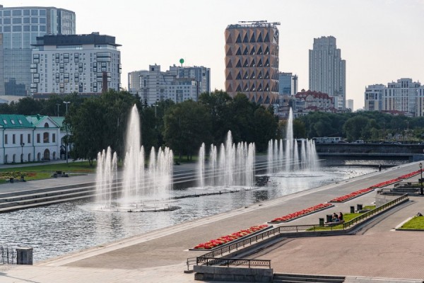 В уральской столице в выходные дни сохранится жаркая погода