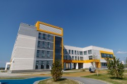 Александр Высокинский открыл уникальную школу в микрорайоне Солнечный
