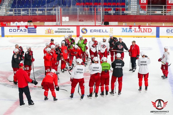 Хоккей: &laquo;Автомобилист&raquo; откроет сезон уральским дерби