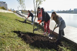 Баскетболистки УГМК внесли свой вклад в озеленение Екатеринбурга Баскетболистки УГМК внесли свой вклад в озеленение Екатеринбурга