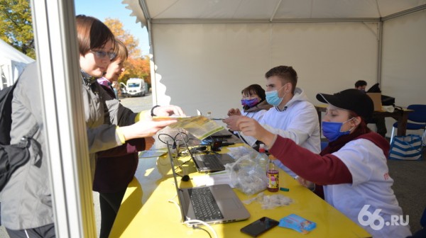 В Екатеринбурге прошла сентябрьская &laquo;Майская прогулка&raquo;. Фоторепортаж