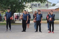 Городские власти построили на Семи Ключах стадион для школьников