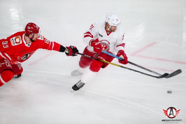 Хоккей: «Автомобилист» прервал победную серию Хоккей: «Автомобилист» прервал победную серию