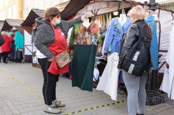 Ярмарка в поддержку отечественных производителей открылась в Екатеринбурге Ярмарка в поддержку отечественных производителей открылась в Екатеринбурге