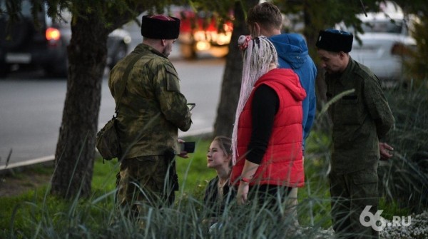 Казачьи патрули вышли защищать Екатеринбург от ЛГБТ-агитации. Фото Казачьи патрули вышли защищать Екатеринбург от ЛГБТ-агитации. Фото