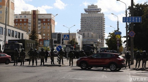 В Минске разгоняют и задерживают протестующих. Фото и видео В Минске разгоняют и задерживают протестующих. Фото и видео