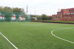 Городские власти построили на Семи Ключах стадион для школьников