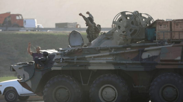 В Карабахе снова убивают мирных жителей. Конфликт Армении с Азербайджаном в 15 фотографиях из 90-х и 20-х В Карабахе снова убивают мирных жителей. Конфликт Армении с Азербайджаном в 15 фотографиях из 90-х и 20-х