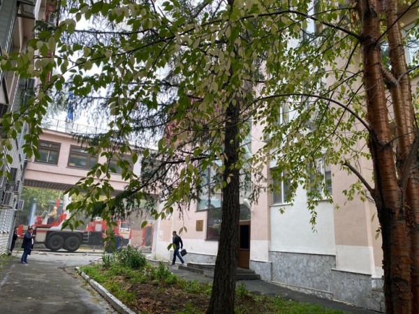 В Екатеринбурге горит здание атомного надзора. ФОТО В Екатеринбурге горит здание атомного надзора. ФОТО