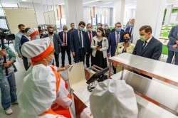 Руководители города и области посетили уникальную школу № 215 «Созвездие» Руководители города и области посетили уникальную школу № 215 «Созвездие»