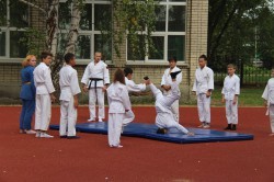 Городские власти построили на Семи Ключах стадион для школьников