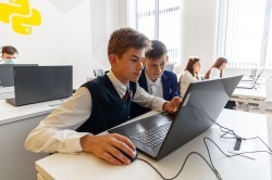 Руководители города и области посетили уникальную школу № 215 «Созвездие» Руководители города и области посетили уникальную школу № 215 «Созвездие»