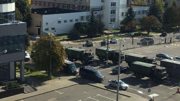 У резиденции Лукашенко – водометы, БТР и снайперы. В Минске подготовились к новому митингу оппозиции