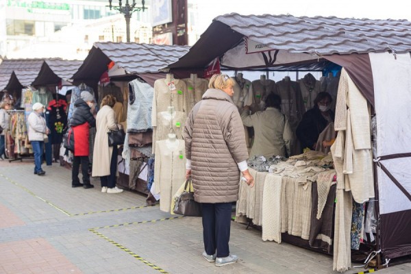Ярмарка в поддержку отечественных производителей открылась в Екатеринбурге Ярмарка в поддержку отечественных производителей открылась в Екатеринбурге