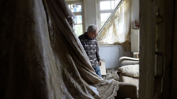 В Карабахе снова убивают мирных жителей. Конфликт Армении с Азербайджаном в 15 фотографиях из 90-х и 20-х В Карабахе снова убивают мирных жителей. Конфликт Армении с Азербайджаном в 15 фотографиях из 90-х и 20-х