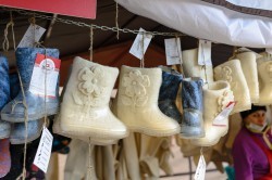 Ярмарка в поддержку отечественных производителей открылась в Екатеринбурге Ярмарка в поддержку отечественных производителей открылась в Екатеринбурге