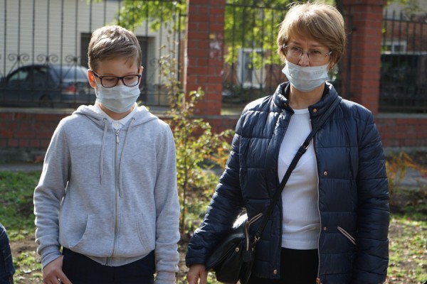 Волонтёры высадили яблоневую аллею в честь Героя СССР Антона Шевелёва