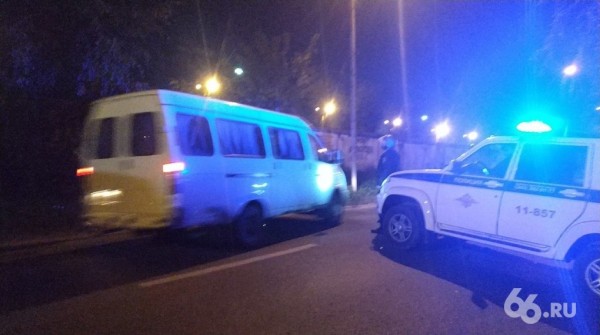 На Юго-Западе силовики оцепили двор, чтобы задержать закрывшегося в квартире стрелка На Юго-Западе силовики оцепили двор, чтобы задержать закрывшегося в квартире стрелка