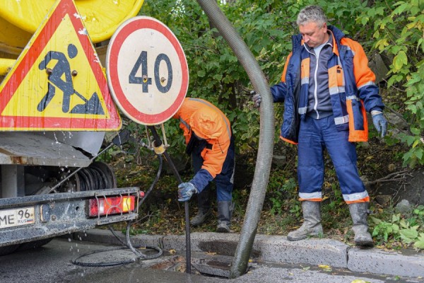 Службы благоустройства держат на особом контроле прочистку &laquo;ливнёвки&raquo;